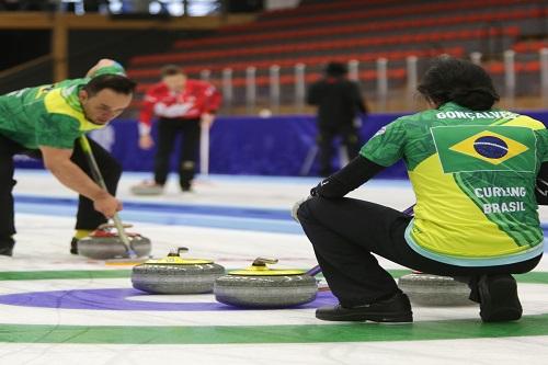 Esportes de Inverno - Brasil faz campanha histórica no mundial de duplas mistas de Curling